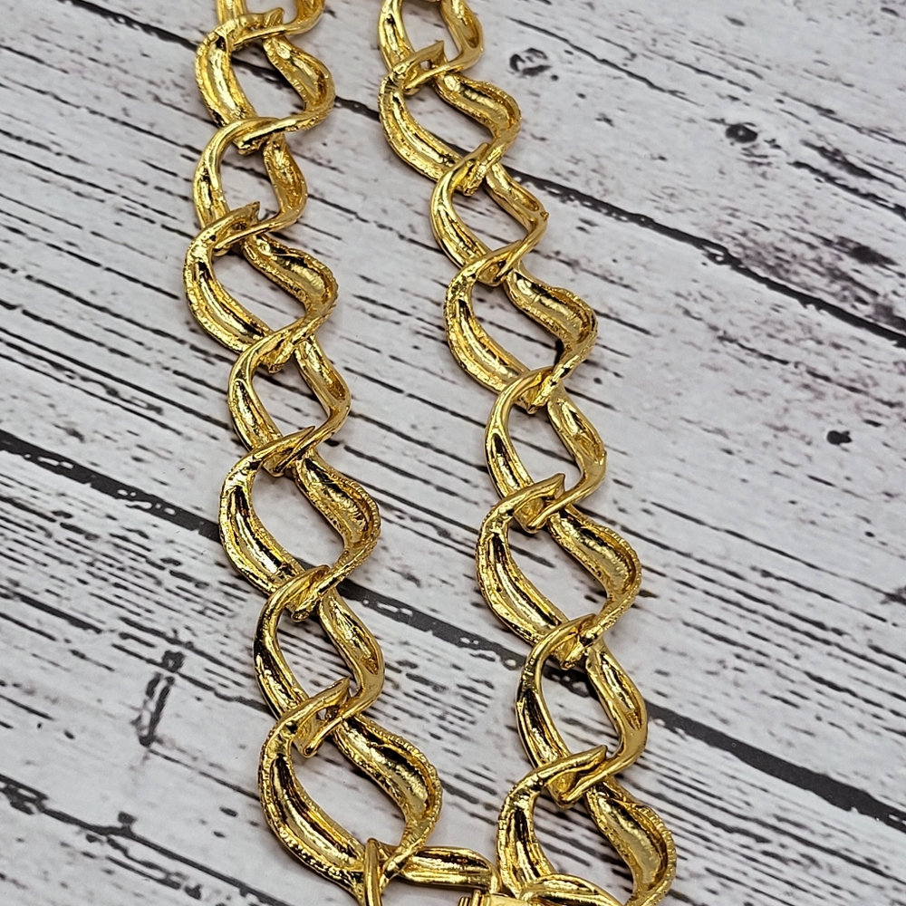 Vintage Gold Tone Link Necklace & Earrings Set Textured Chain Design - Picture 7 of 11